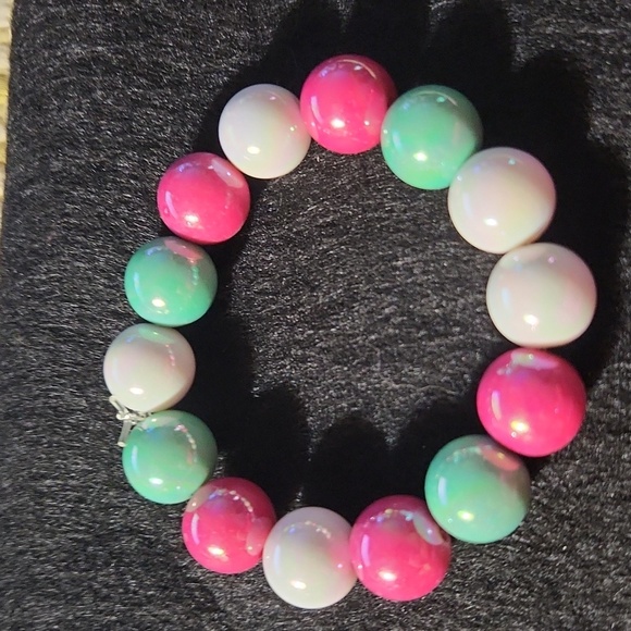 Hand crafted beaded bracelet - Picture 2 of 4